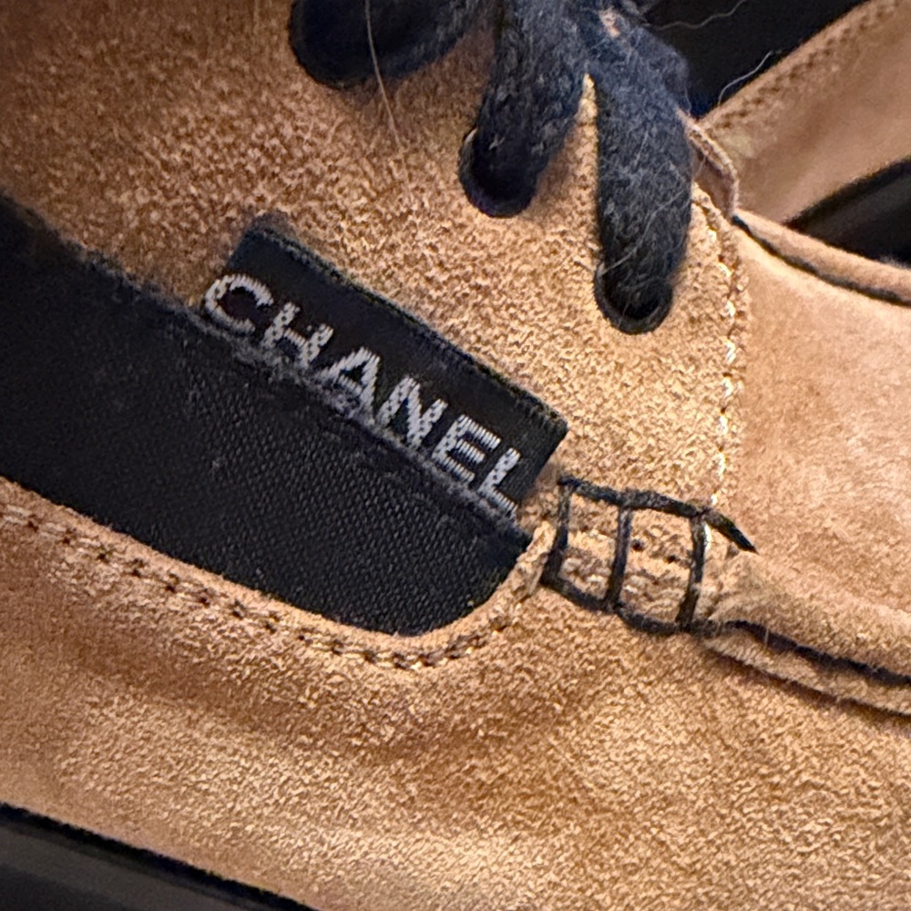 Vtg Chanel 90s Beige Suede CC Logo Combat Boots - Picture 2 of 10